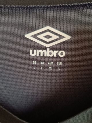 Camiseta térmica Umbro negra