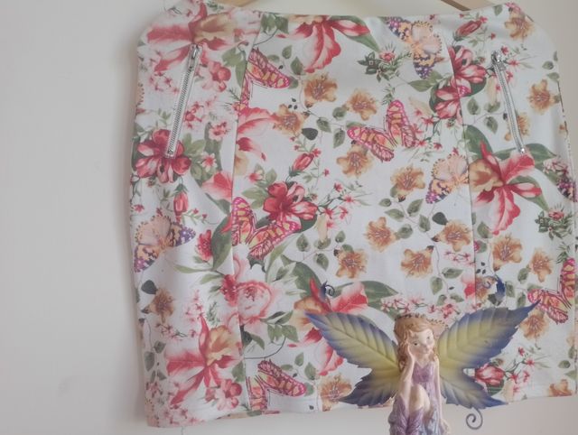 Falda de flores con cremalleras 