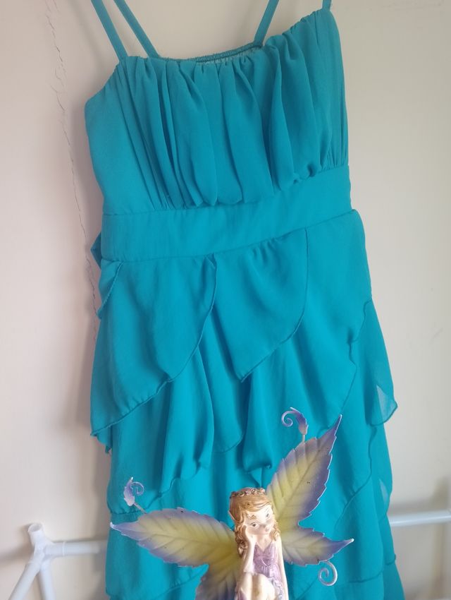 Vestido fiesta asimétrico con volantes
