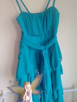 Vestido fiesta asimétrico con volantes