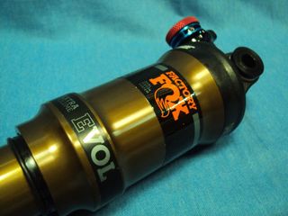 NUEVO Amortiguador FOX Kashima 165x38 Mando remoto