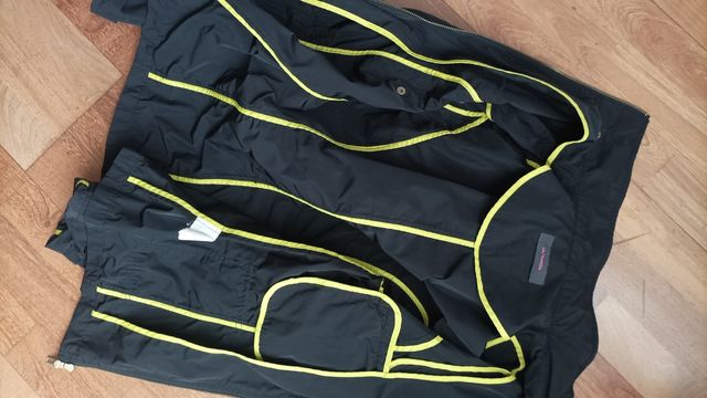 Chaqueta negra ligera