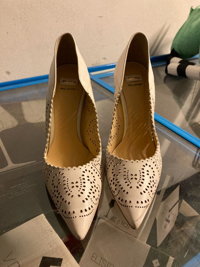 Décolleté beige traforate