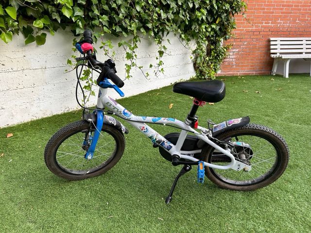 BICICLETA 18” DECORADA CON PEGATINAS FROZEN