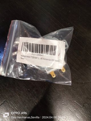 Un motorcito giratorio de plato de micro