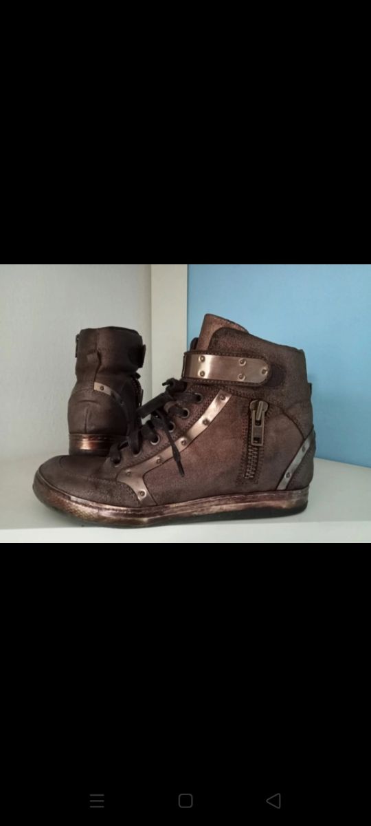 Sneakers fashion bronzo