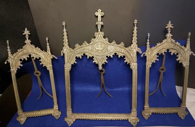 Conjunto de sacras neogoticas