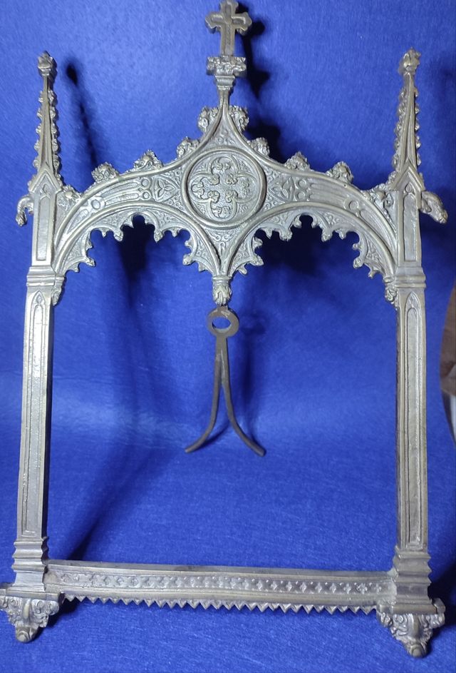 Conjunto de sacras neogoticas