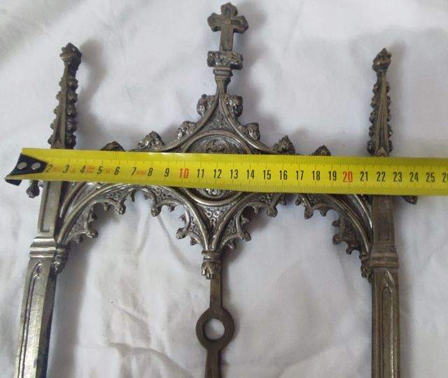 Conjunto de sacras neogoticas