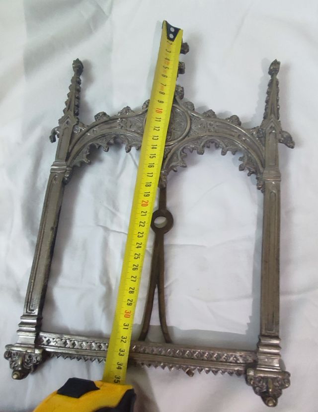 Conjunto de sacras neogoticas