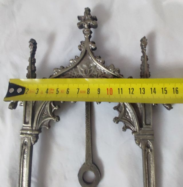 Conjunto de sacras neogoticas