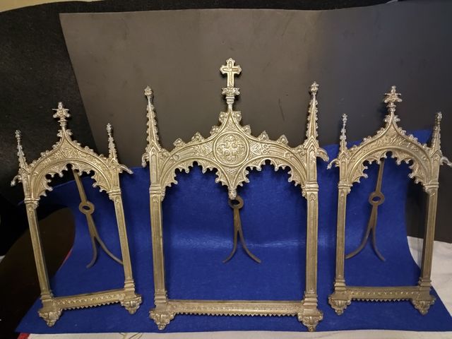 Conjunto de sacras neogoticas