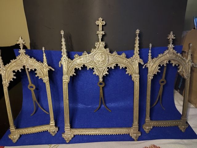 Conjunto de sacras neogoticas