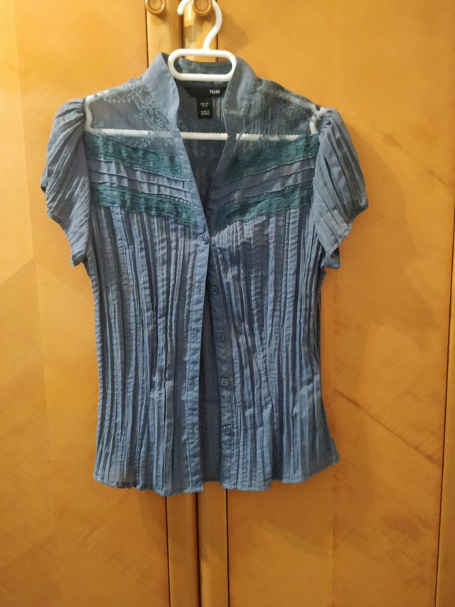 CONJUNTO DE PANTALÓN Y BLUSA DE MUJER