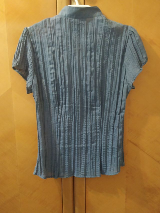 CONJUNTO DE PANTALÓN Y BLUSA DE MUJER