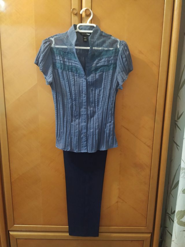 CONJUNTO DE PANTALÓN Y BLUSA DE MUJER