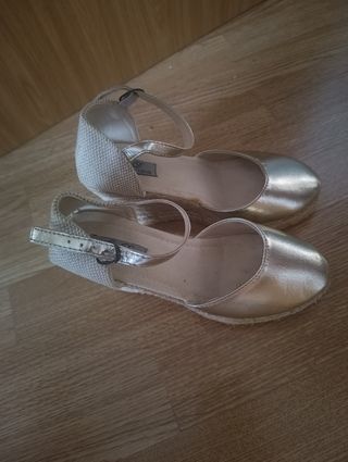 Zapatos cuñas feria dorado talla36