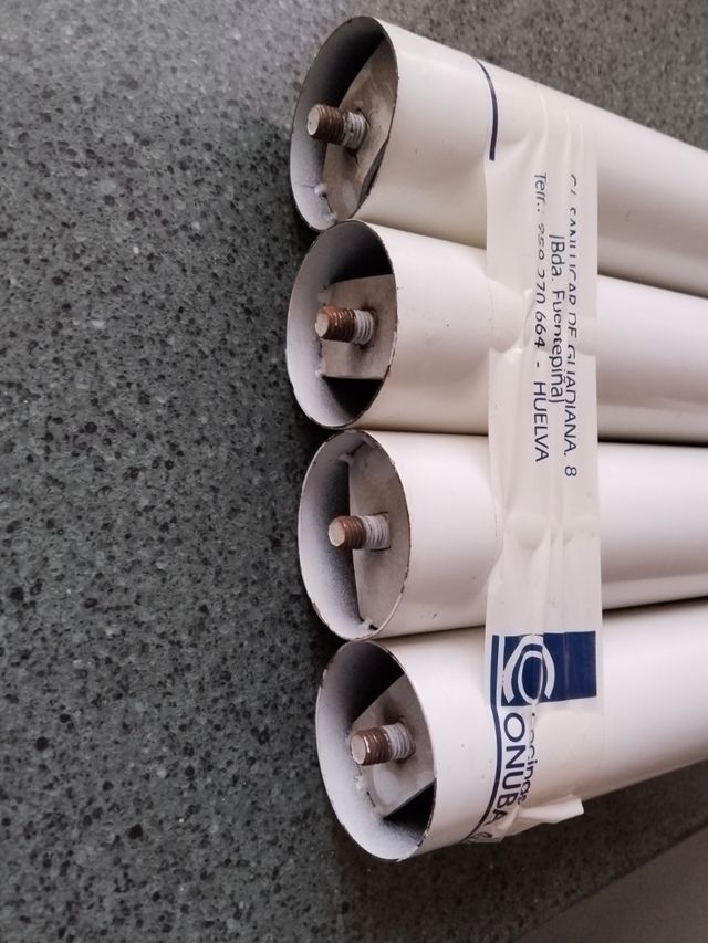 Patas metálicas blancas