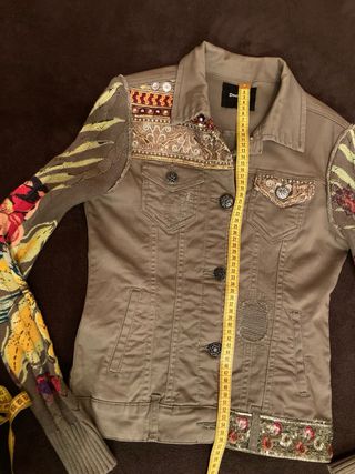 Chaqueta-cazadora Desigual con pasamanería
