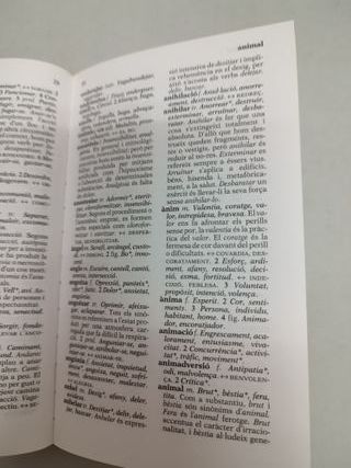 Diccionari Essencial Llengua Catalana Vox