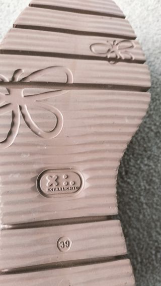 Zapatos Wonders de ante. Nuevos