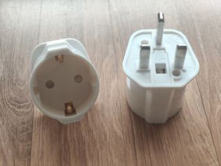 Adaptador enchufe UK a España