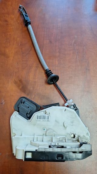 CERRADURA PUERTA TRASERA DERECHA V.W POLO GR1 ADVA