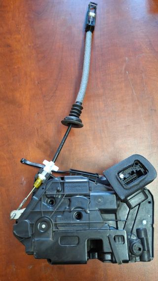 CERRADURA PUERTA TRASERA DERECHA V.W POLO GR1 ADVA