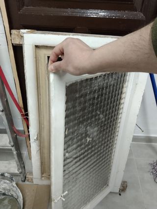 ventana antigua y reja antigua