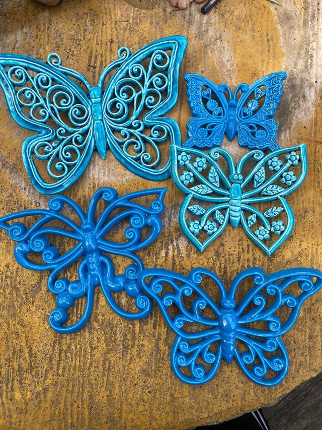 4+1 farfalle in ceramica smaltata da appendere