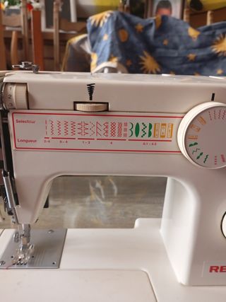 Maquina de coser Refrey 