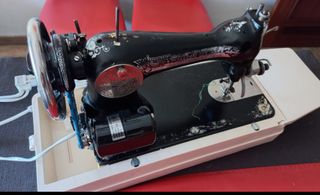 MAQUINA DE COSER MARCA SINGER