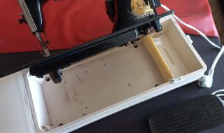 MAQUINA DE COSER MARCA SINGER