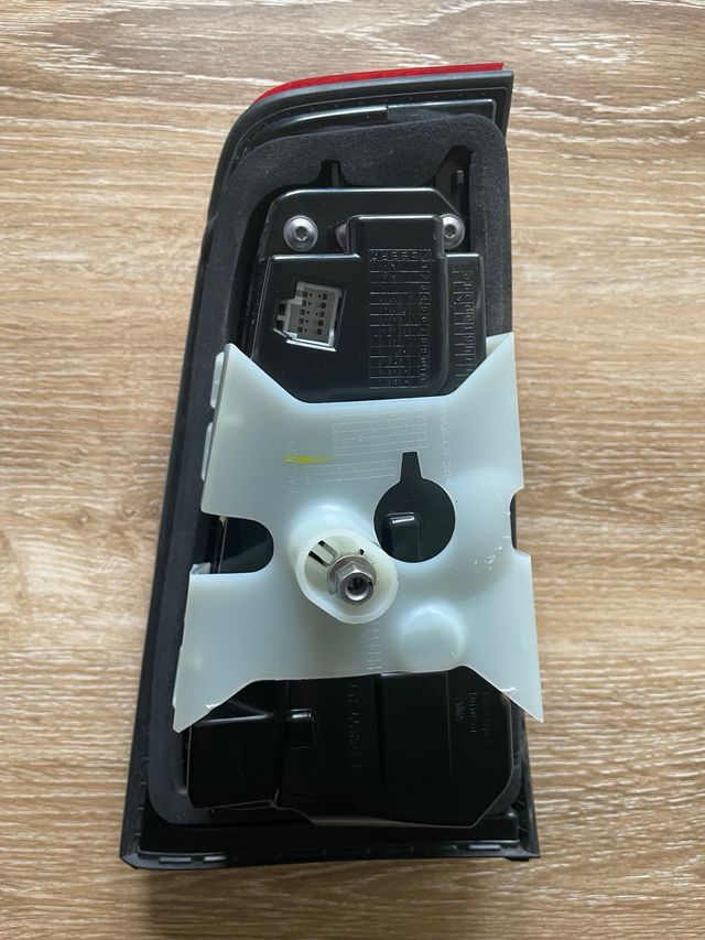 MERCEDES GLB LUZ TRASERA