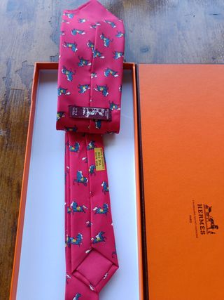 Cravatta Hermes di seta senza scatola