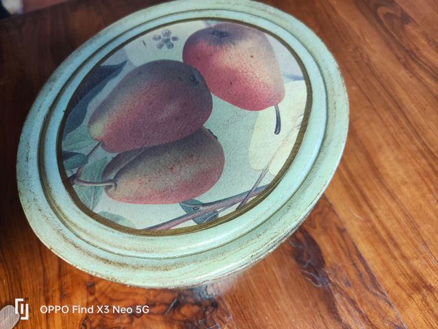 Scatola in ceramica decorata