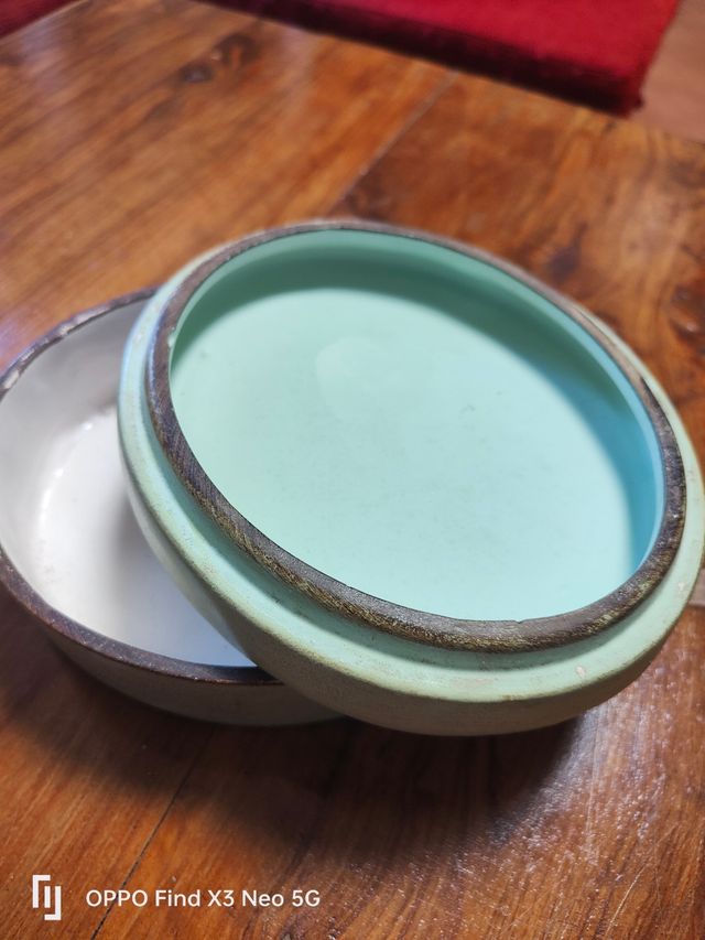 Scatola in ceramica decorata