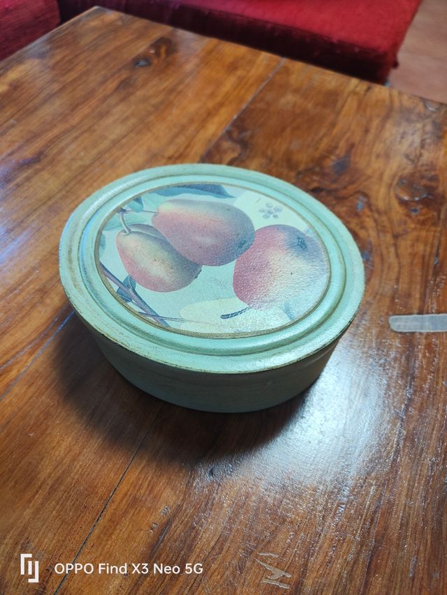 Scatola in ceramica decorata