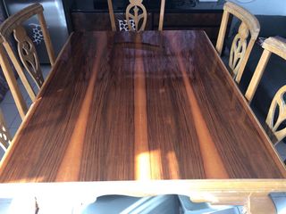 Mesa y sillas comedor antiguo