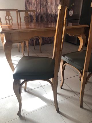 Mesa y sillas comedor antiguo