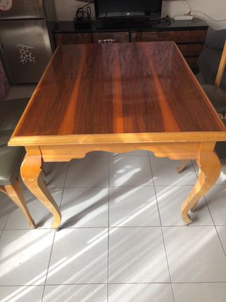 Mesa y sillas comedor antiguo