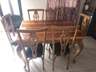 Mesa y sillas comedor antiguo