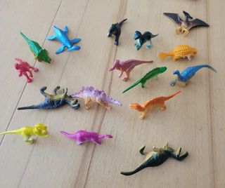 Set di 16 piccoli dinosauri in plastica