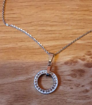 Conjunto de collar y pendientes