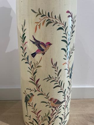 Paragüero de cerámica con diseño flores y pájaros