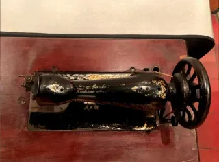 Máquina de Coser Muy Antigua Singer