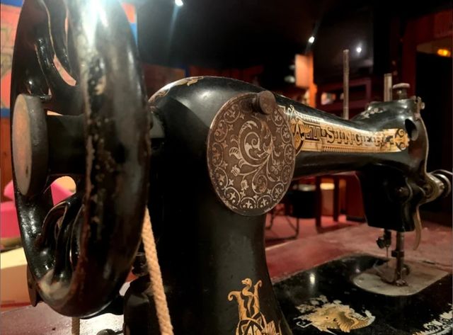 Máquina de Coser Muy Antigua Singer