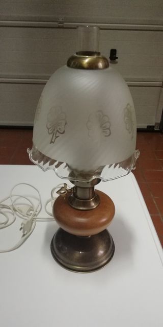 Lampara y lamparillas de mesita.