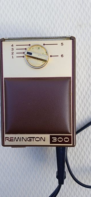 Antigua máquina de afeitar Remington Selectric 300