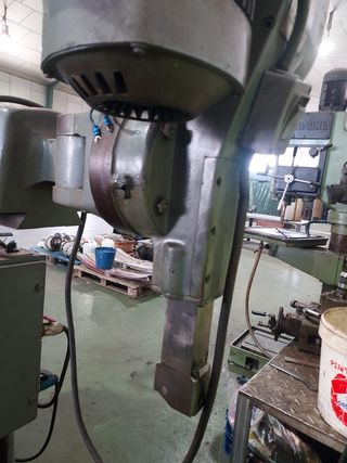 Fresadora kondia FV 1 con mortajadora